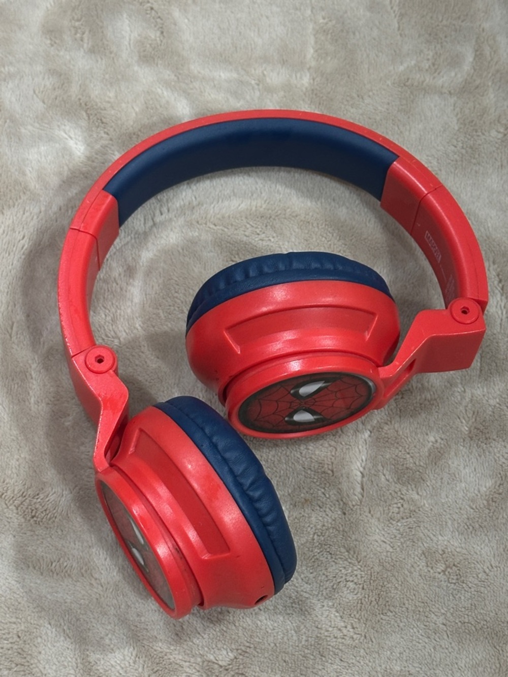 Marvel Red and Navy Spider-Man Foldable Headphones with Character Earcups